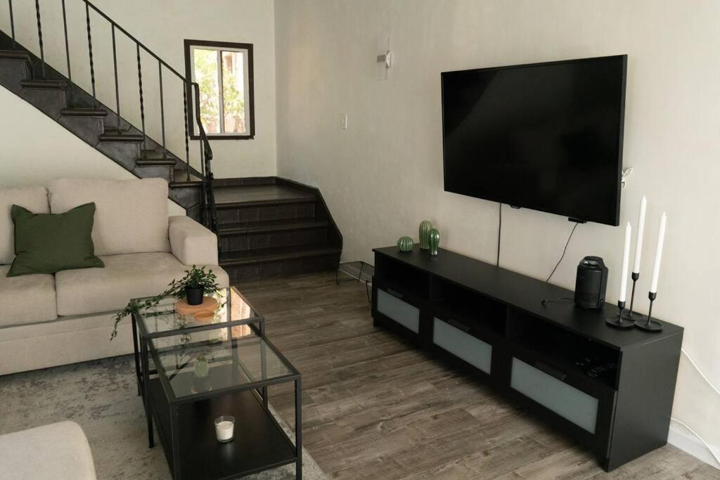 Spacious 2-Bedroom Unit In Hollywood Los Angeles Exteriér fotografie